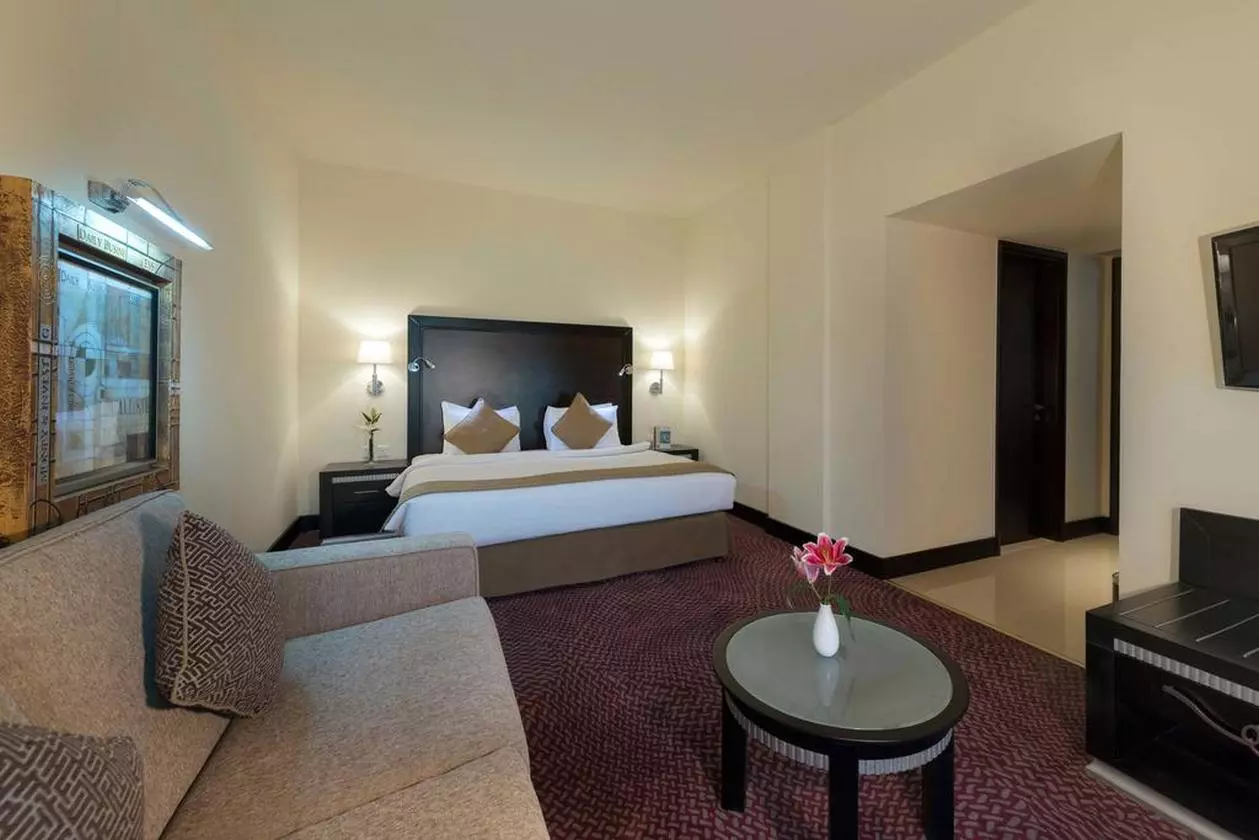 MERCURE_EDIT (2).jpg